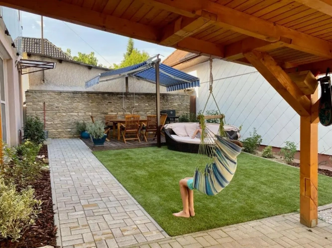 2 Bedrooms Apartment with garden view