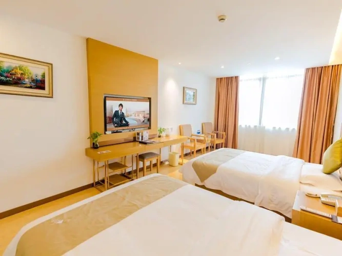 Standard Twin room with street view