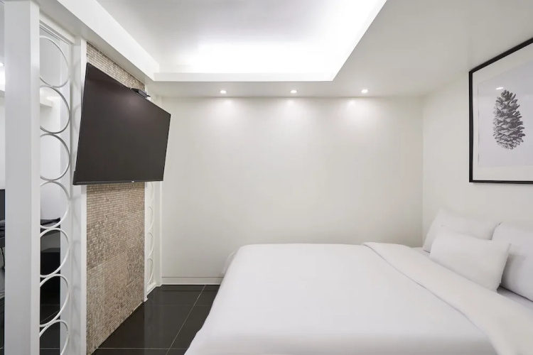 Show Hotel