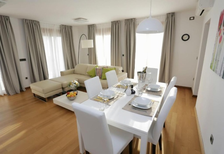 2 Bedrooms Apartment with sea view
