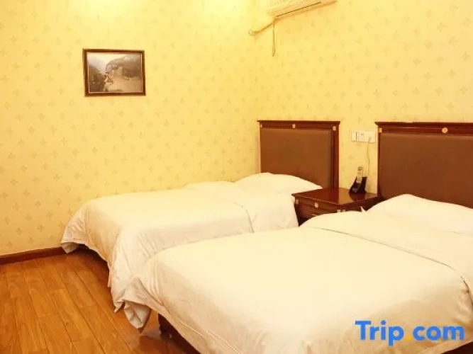 Quadruple Family Suite