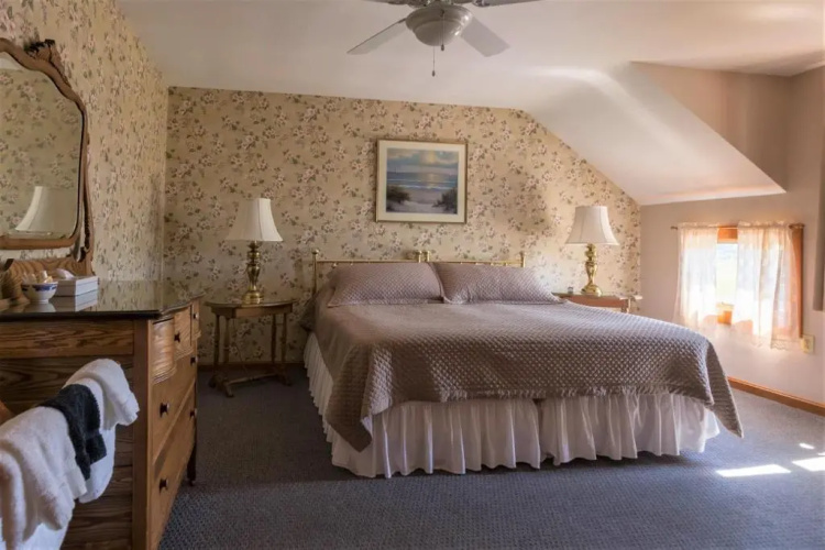 Rose Farm Inn