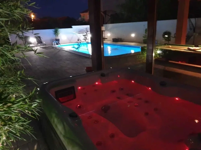 6 Bedrooms Comfort Villa