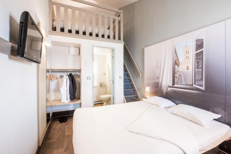 Quadruple room