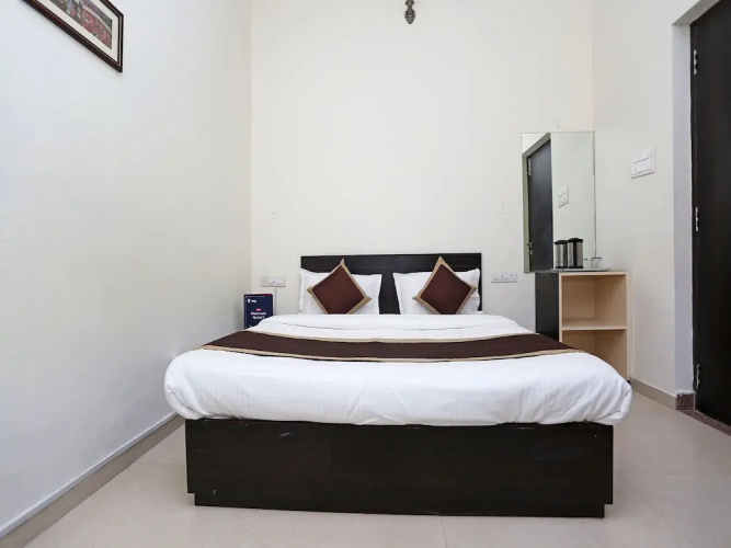 OYO 11484 Hotel Shivam