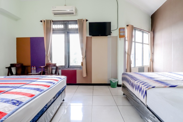 Economy Family room