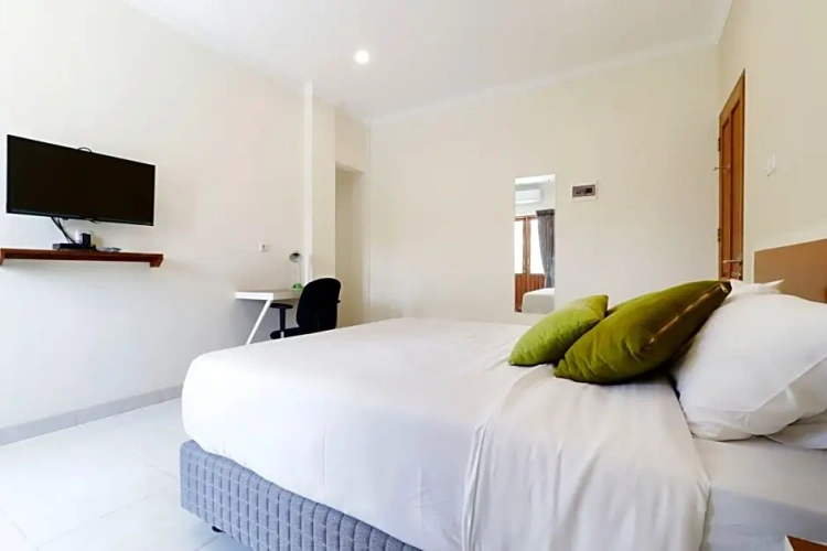 Standard Triple Suite