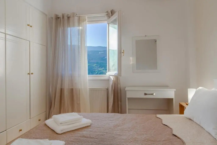 Eleni's Seaview House