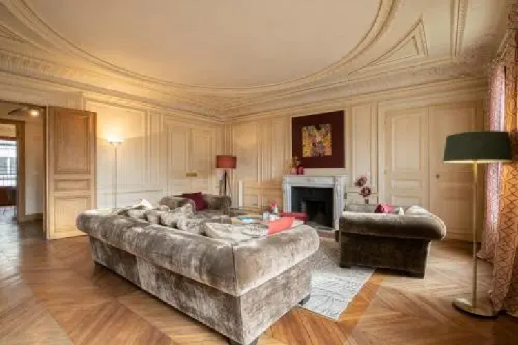 Montaigne Iii In Paris