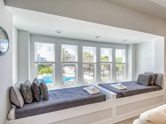 5447 Saint Augustine - 7 Br Home