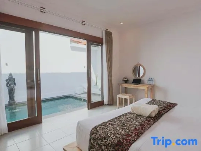 2 Bedrooms Villa