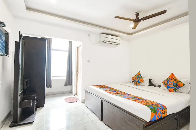 Fabhotel White Palace