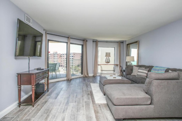 2 Bedrooms Apartment with sea view