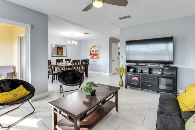 3 Bedrooms Apartment