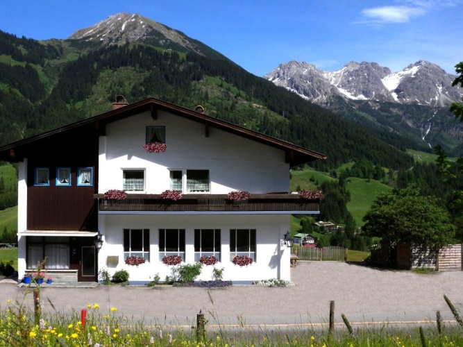 Apartment with mountain view