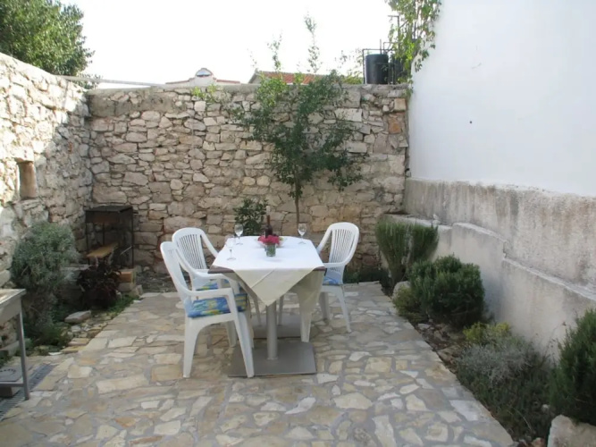 Simplistic Apartment in Jezera With Garden