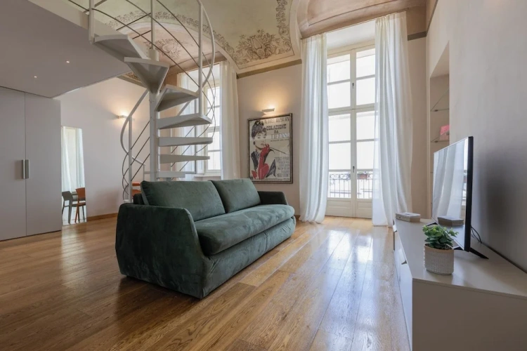Deluxe Studio