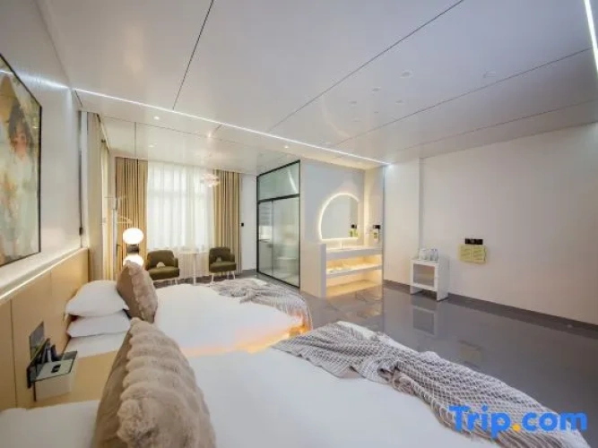 Deluxe Twin room with balcony
