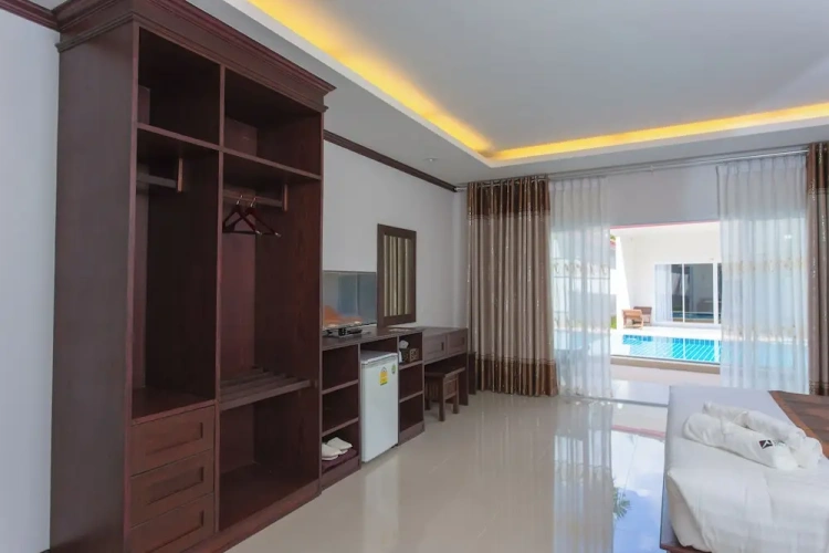Deluxe room with balcony and with pool view