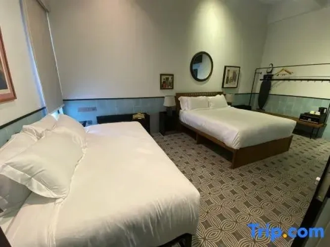 Deluxe Twin room with street view