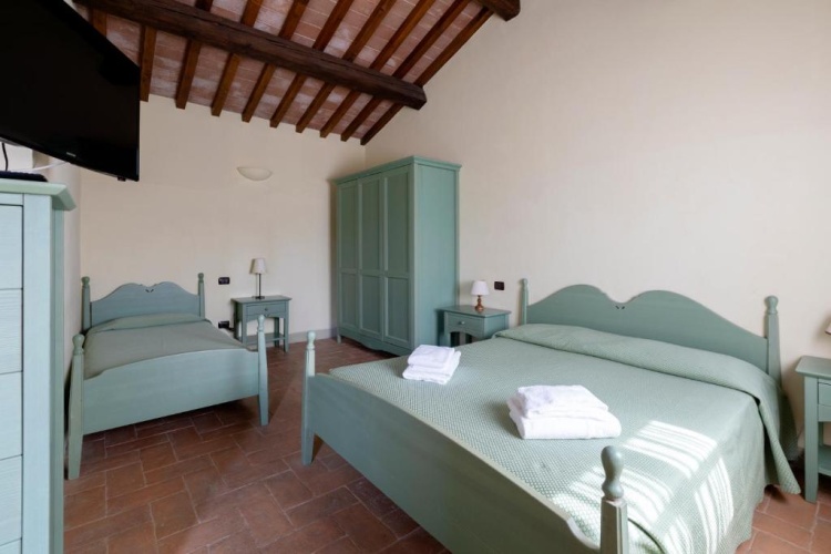 Standard Triple room
