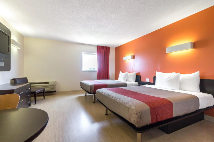 Motel 6 Kingston, ON