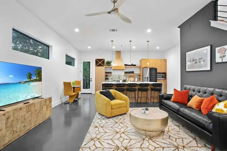 South Lamar Luxe Creekside Hot Tub