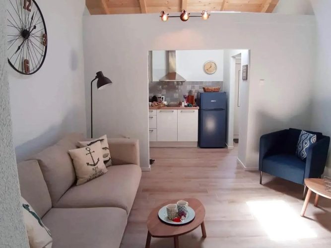 House Sidro, Stari Grad