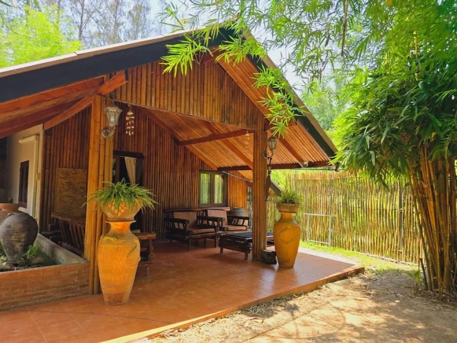 Bungalow with balcony