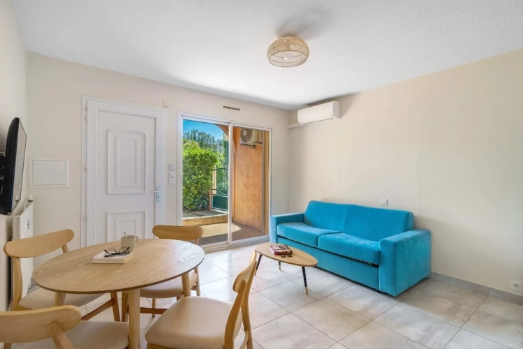1 Bedroom Apartment with garden view