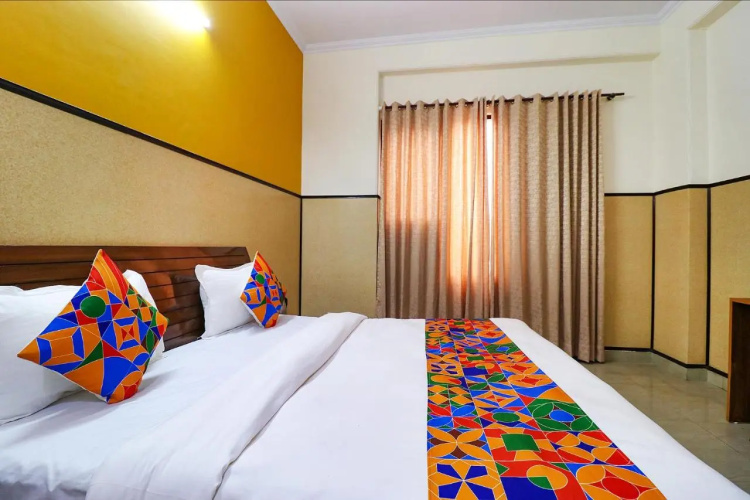 FabHotel Elite Peak