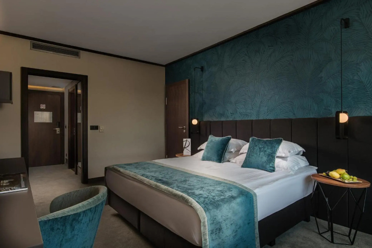 Rosslyn Central Park Hotel