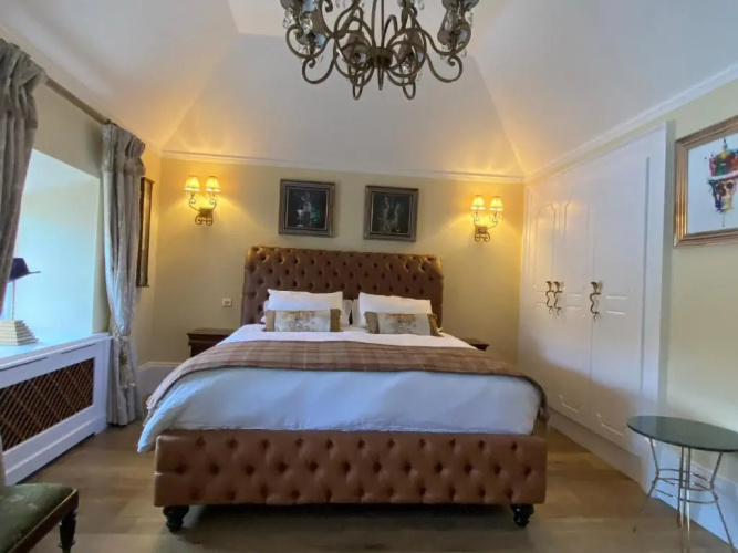 Clan Young Suite