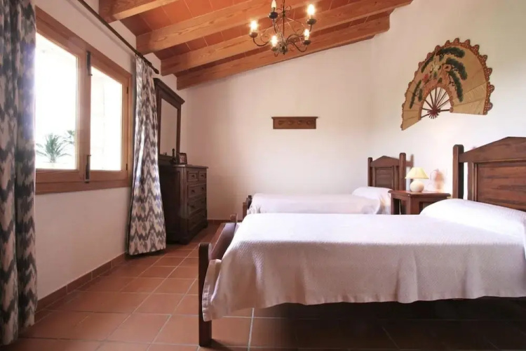 Villa - 5 Bedrooms with Pool - 103159