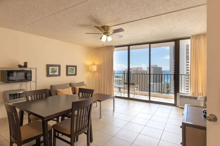 Waikiki Banyan Tower 2