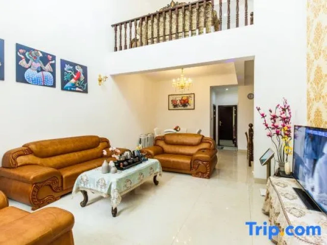 5 Bedrooms Villa