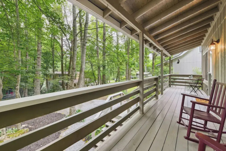 Maggie Valley Mountain Escape w/ Fire Pit & Deck