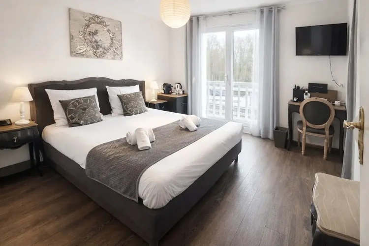 Superior Double room with balcony and with pool view