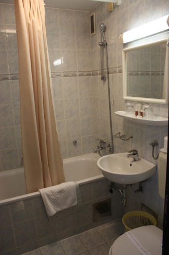 Standard Triple room