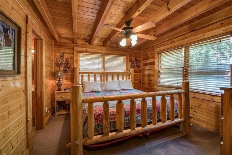 Creekside Romance - One Bedroom Cabin