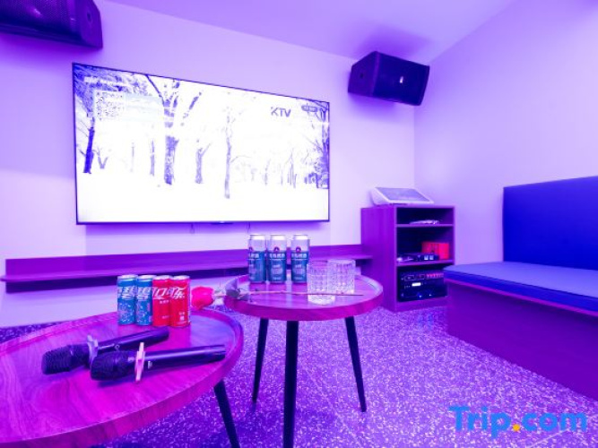 Holly Warm Castle Homestay