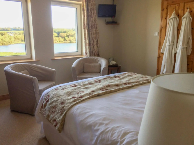 Lake House B&B