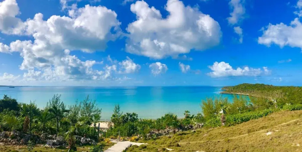 Island Oasis: Luxury Villa With Private Pool And Beach Access