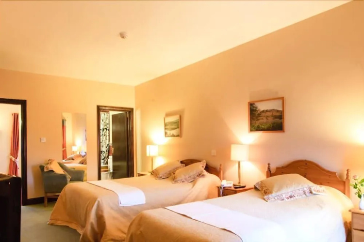 Yeats County Inn