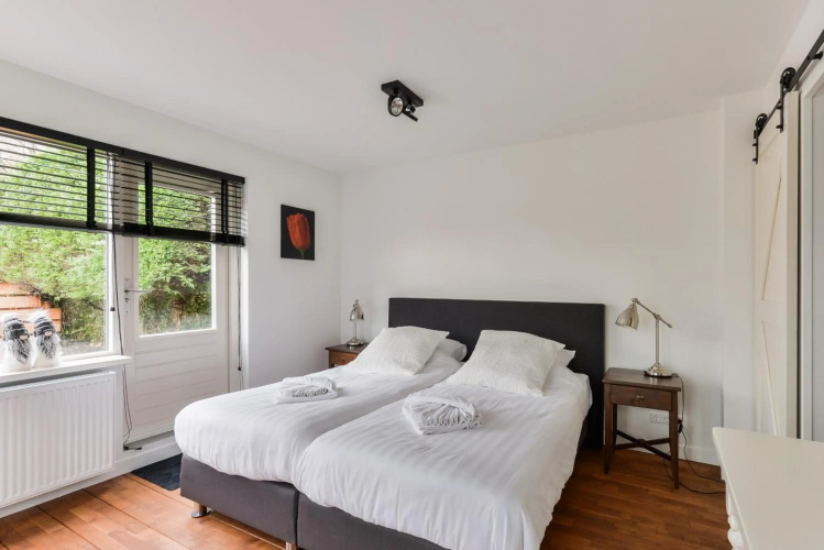 Luxury Garden View Apartment