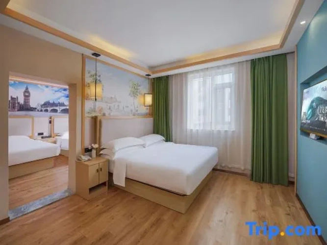 Deluxe Triple Suite