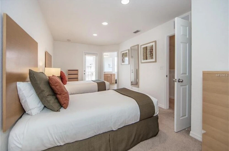 Regal Oaks Getaway