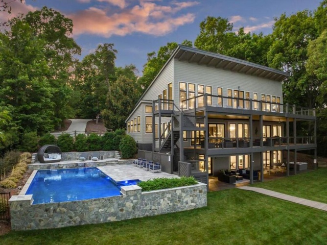 4 Bedrooms Cottage