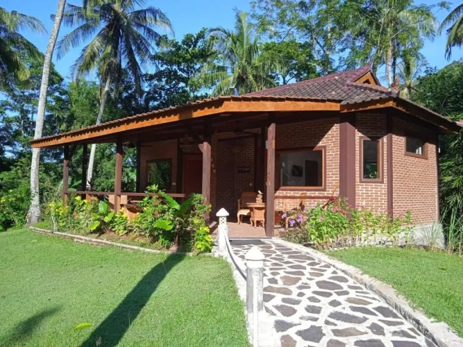 Standard Twin room with garden view