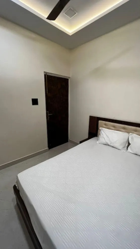 Hotel Divyakashi homestay